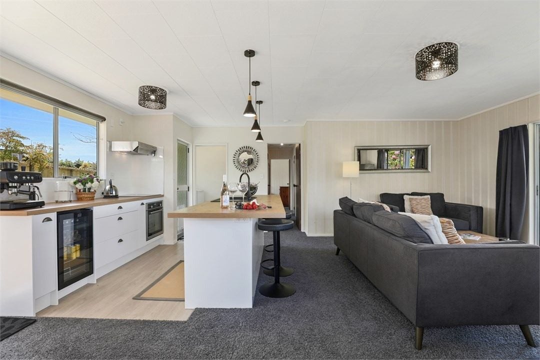 11B Kinder Street, Acacia Bay, Taupo - Carousel 1