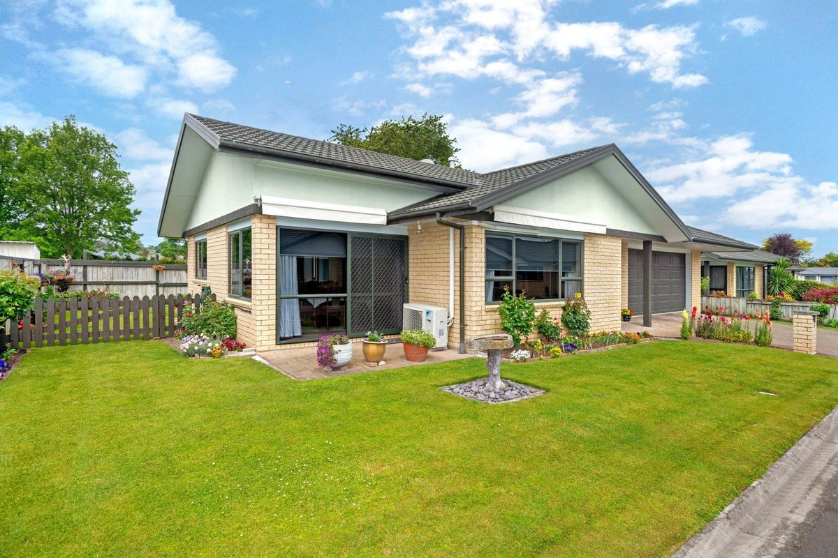 8 Coulston Place, Riverdale, Gisborne - Carousel 1