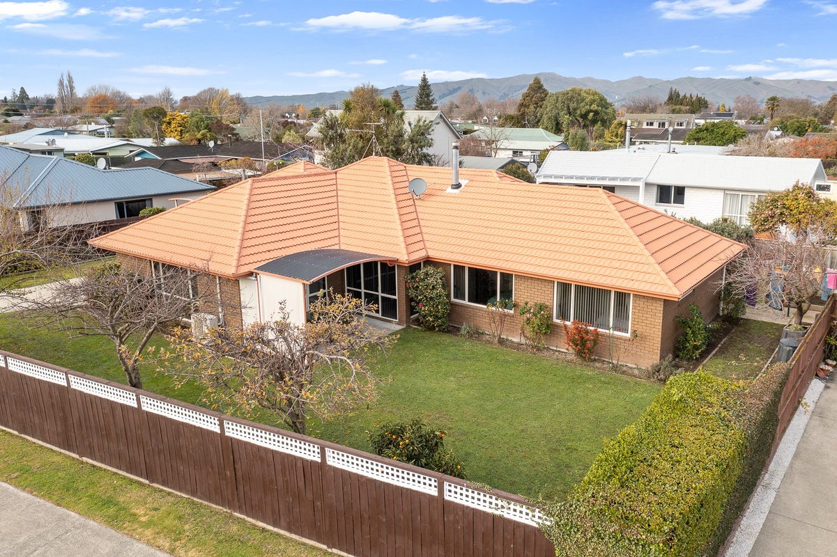 9 Farnham Drive, Springlands, Blenheim - Carousel 1