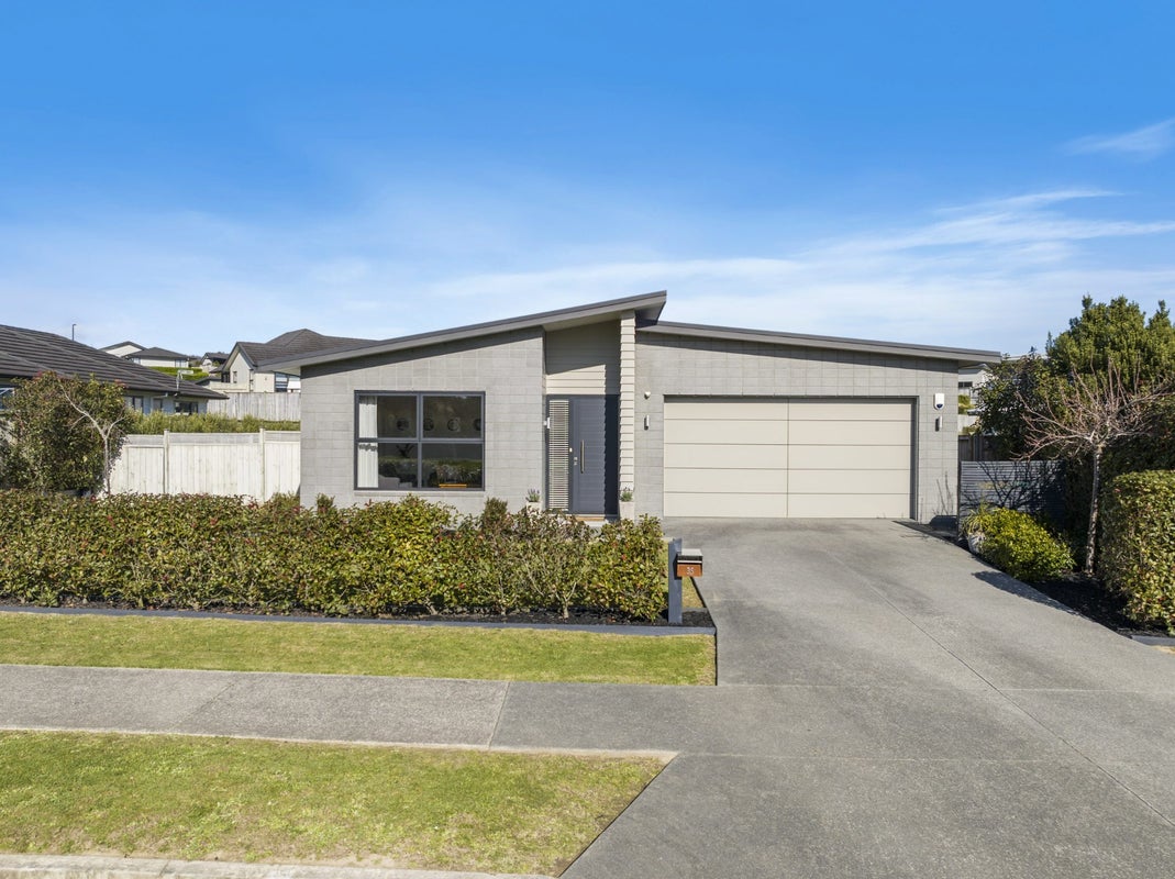 35 Kahawairahi Drive, Beachlands, Auckland - Carousel 1