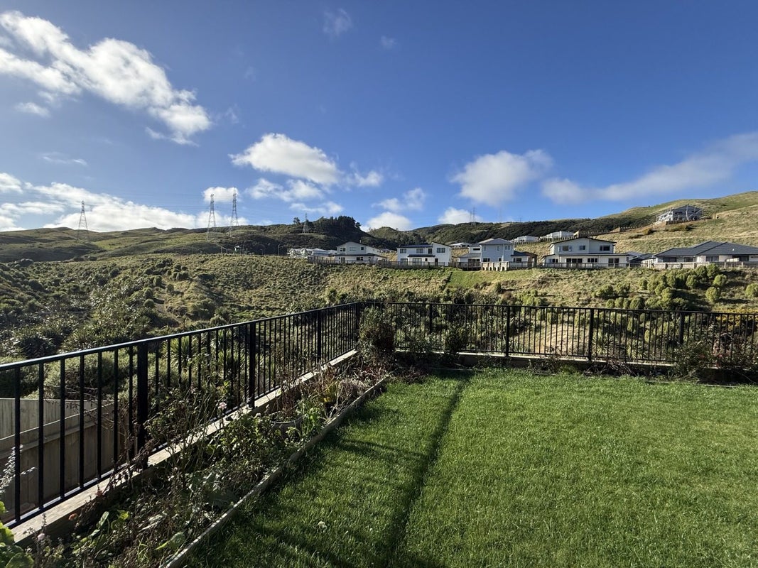 84 Melksham Drive, Churton Park, Wellington - Carousel 13