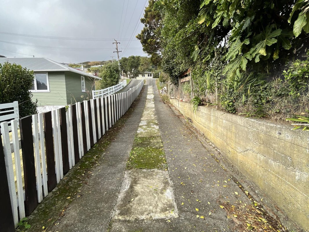 63 Bell Street, Tawa, Wellington - Carousel 23