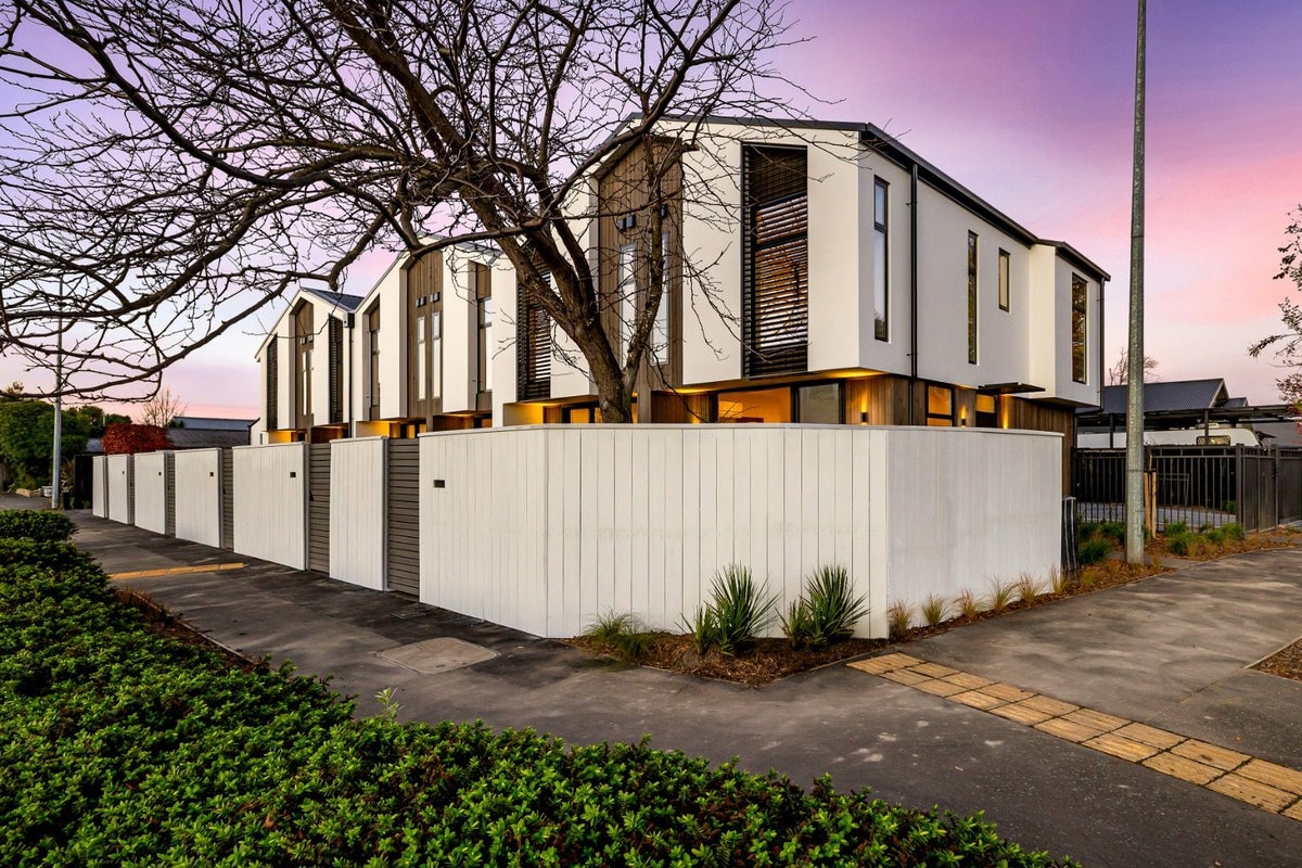 2 Courtenay Street, St Albans, Christchurch - Carousel 1