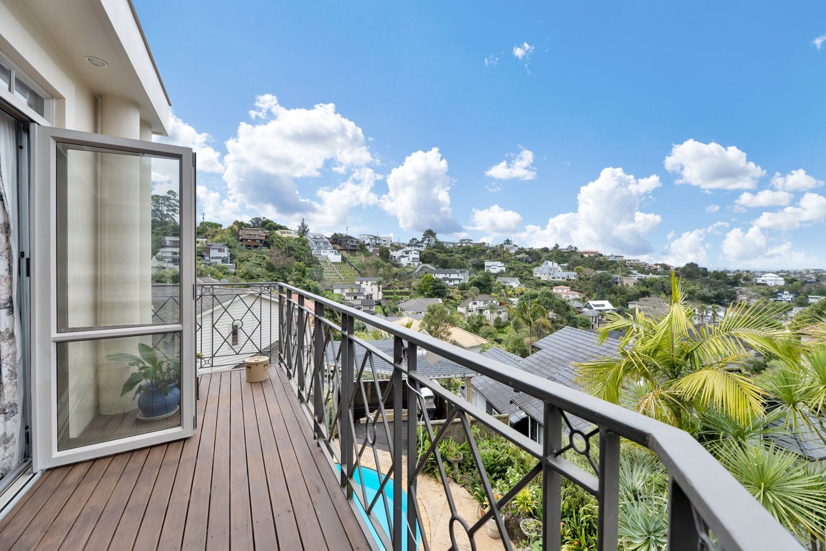 52 Penguin Drive, Murrays Bay, North Shore City, Auckland - Carousel 2
