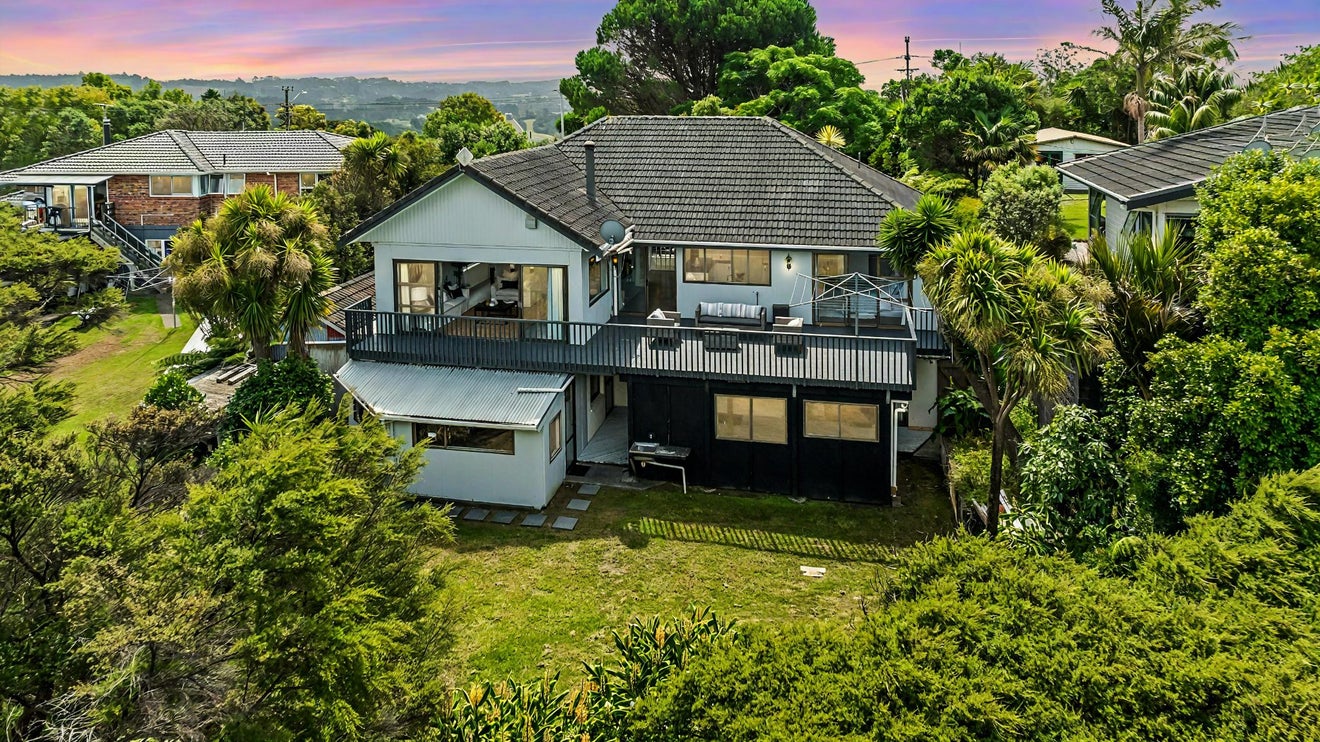1070 Scenic Drive North, Swanson, Auckland - Carousel 2