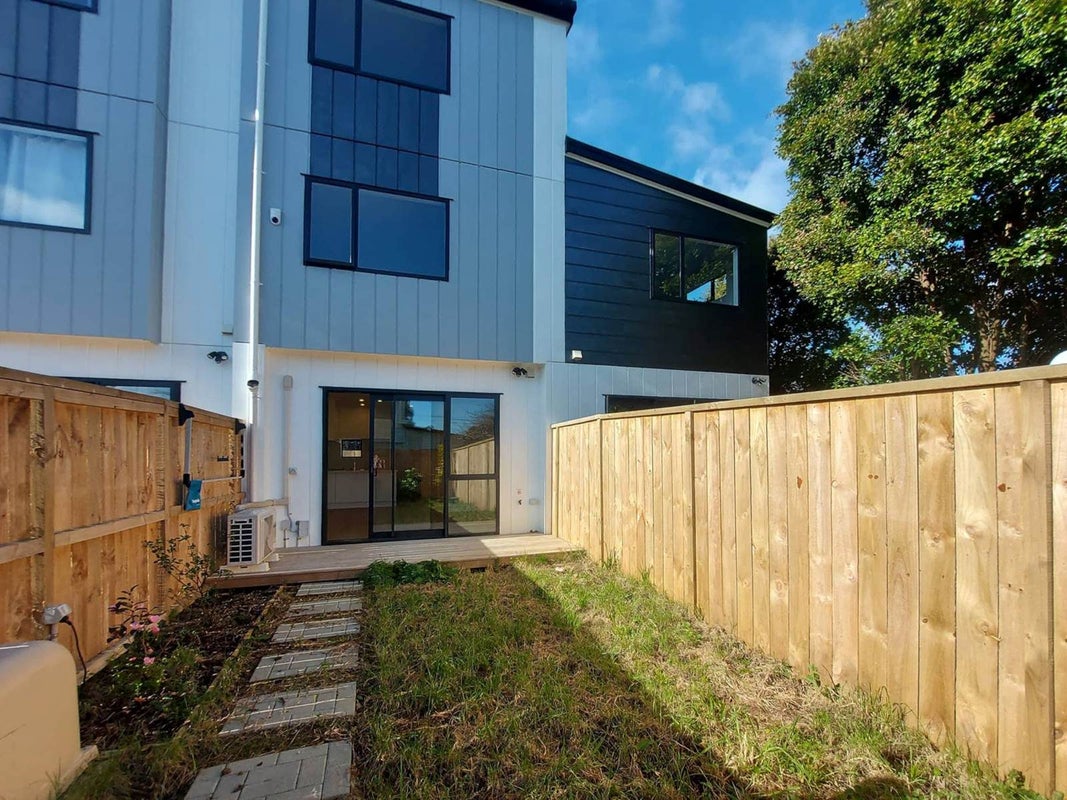 10/54 Swanson Road, Henderson, Auckland - Carousel 13