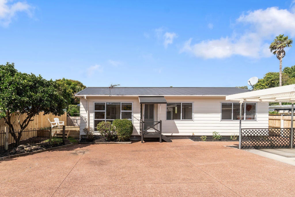 2/25 Kervil Avenue, Te Atatu Peninsula, Auckland - Carousel 1
