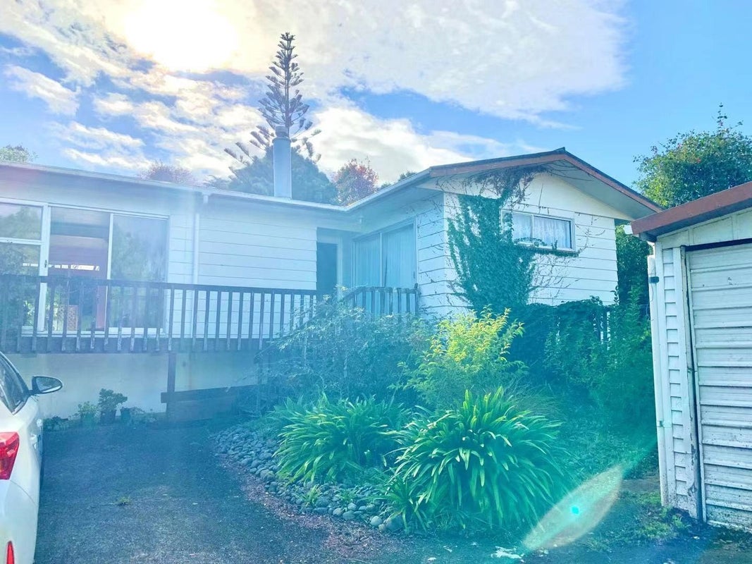 12 Pankhurst Place, Sunnyvale, Auckland - Carousel 1