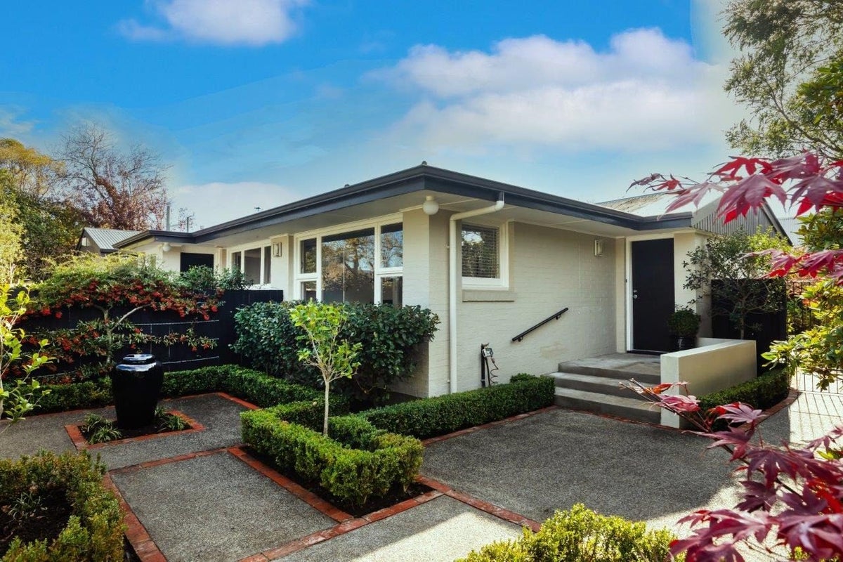 6 Wroxton Terrace, Merivale, Christchurch - Carousel 1