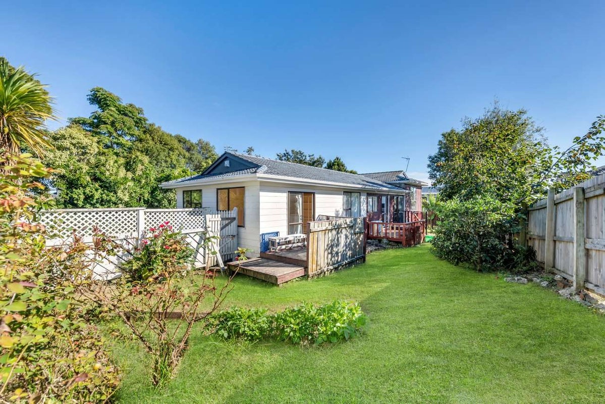 78 Gills Road, Bucklands Beach, Auckland - Carousel 1