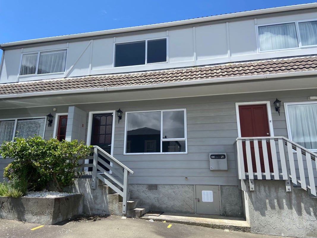 44E Roxburgh Street, Mount Victoria, Wellington - Carousel 1