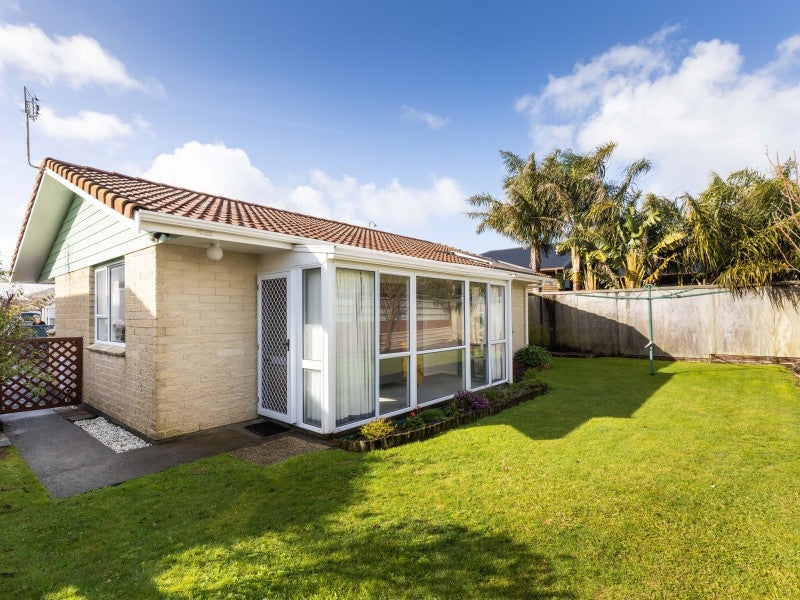 2/12 Newton Street, Fitzroy, New Plymouth - Carousel 1