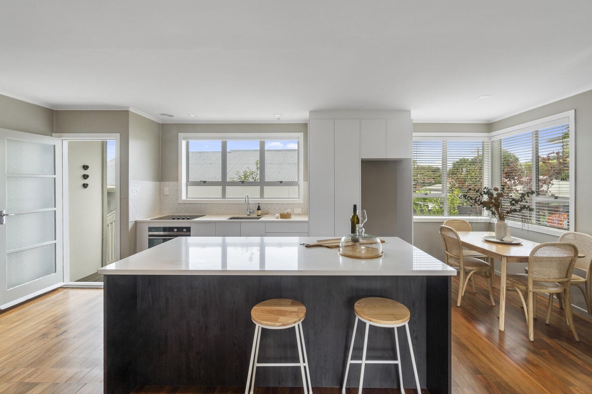 3 Harding Avenue, Te Atatu South, Auckland - Carousel 2