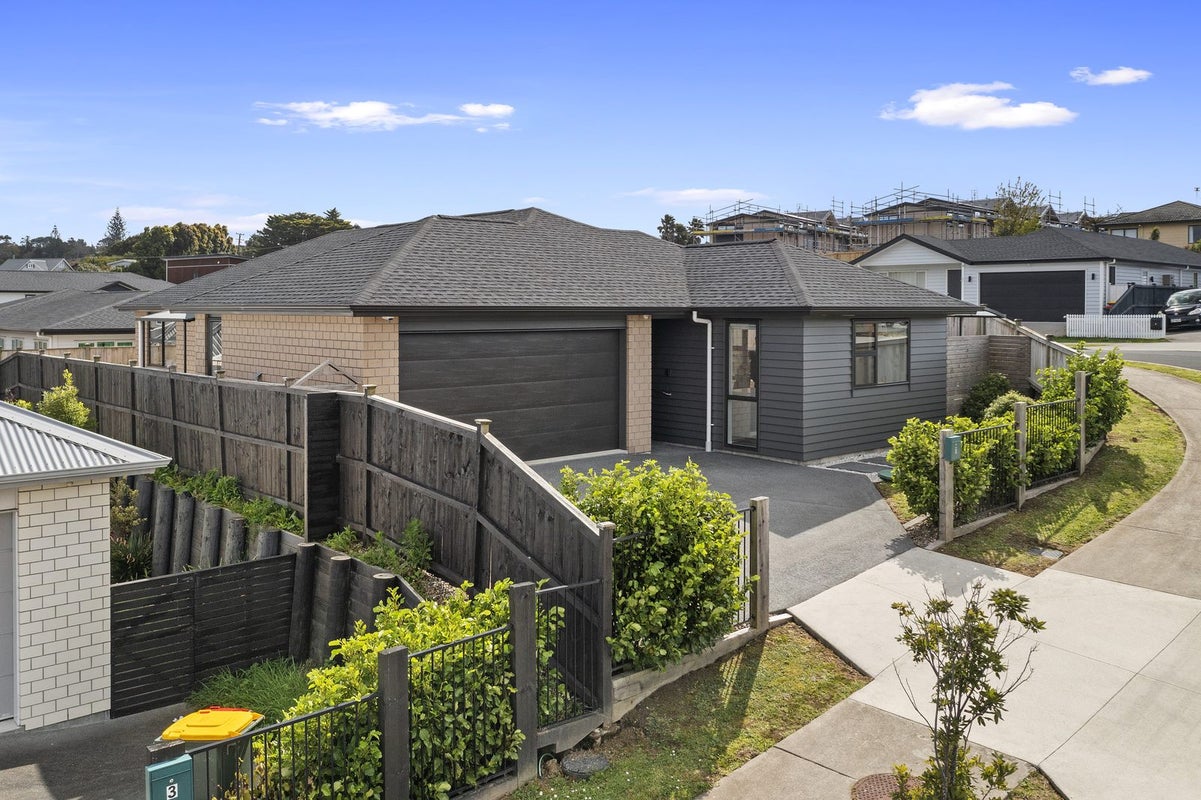 1 Tararua Street, Massey, Auckland - Carousel 1