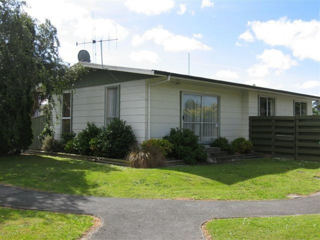 18 Carter Crescent, Awapuni, Palmerston North - Carousel 1