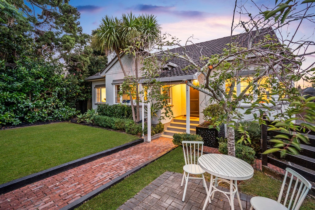 1/154 Orakei Road, Remuera, Auckland - Carousel 1