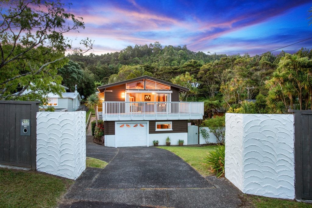 211 Woodlands Park Road, Titirangi, Auckland - Carousel 2