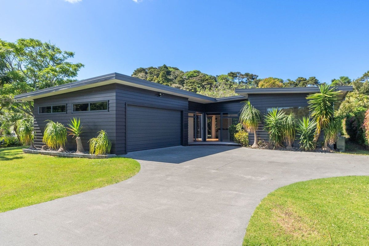1 Coral Place, Matapouri, Whangarei - Carousel 1