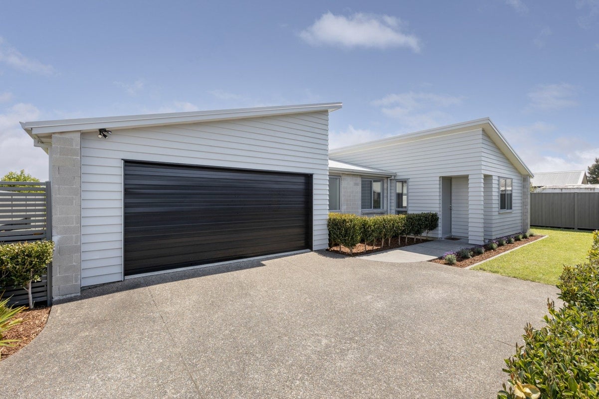 10 Scarr Lane, Pyes Pa, Tauranga - Carousel 1