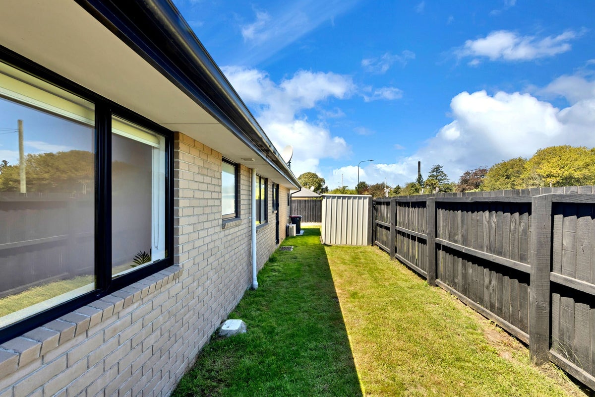 20 Larne Place, Belfast, Christchurch - Carousel 26