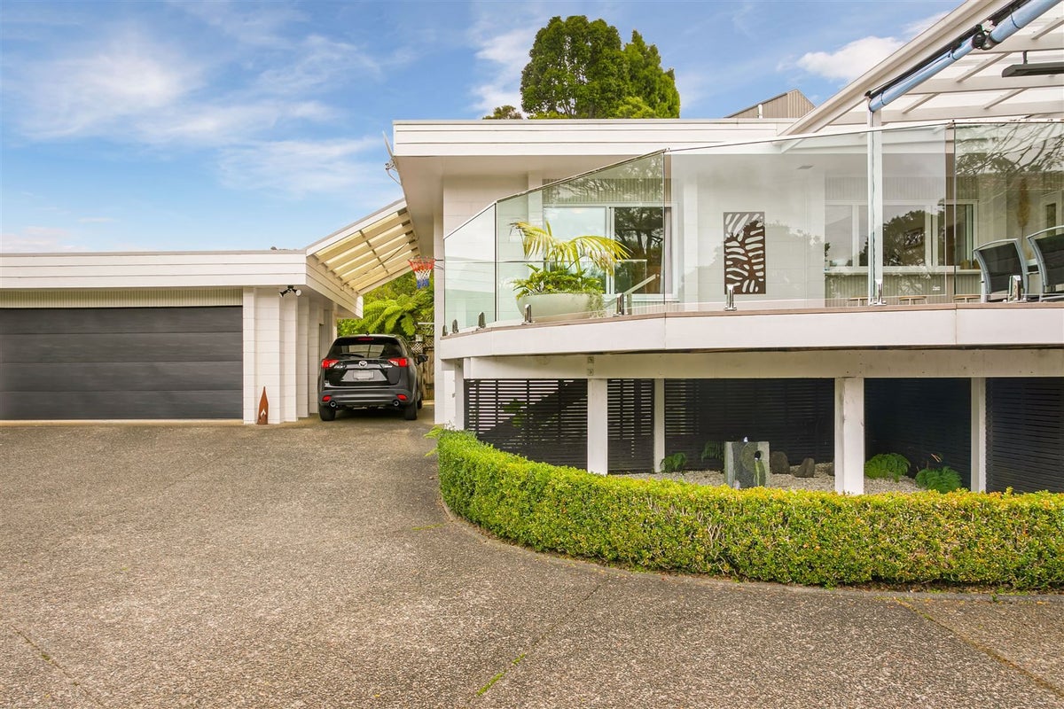 1040 Scenic Drive North, Swanson, Auckland - Carousel 24