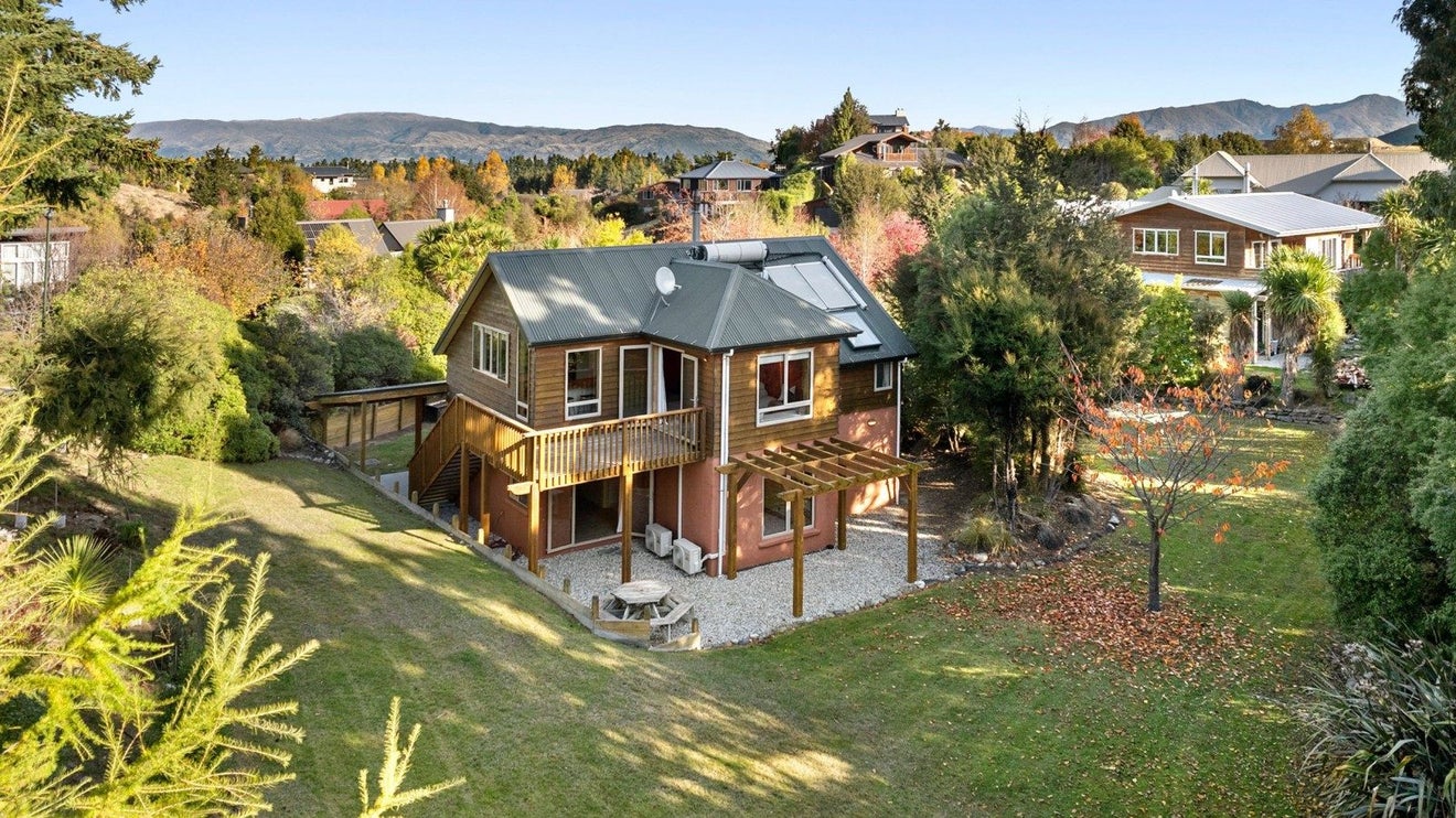 8 Drake Place, Lake Hawea - Carousel 1