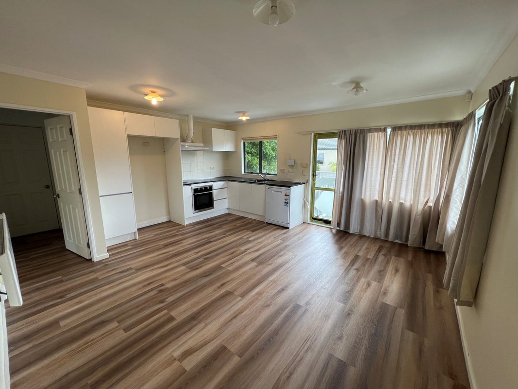43 Landvale Court, Browns Bay, Auckland - Carousel 2