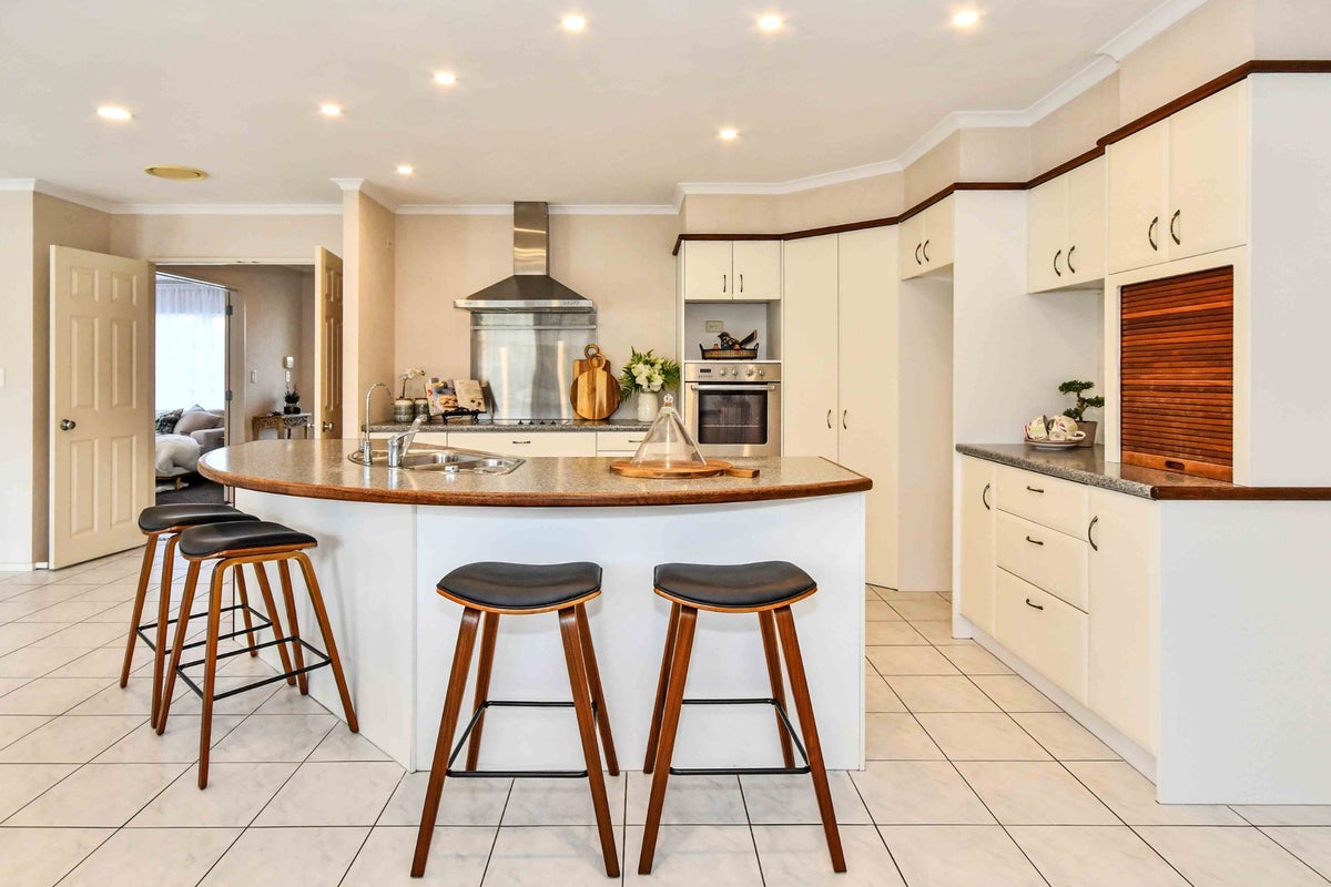 17 Parkhaven Drive, Rosehill, Papakura - Carousel 2