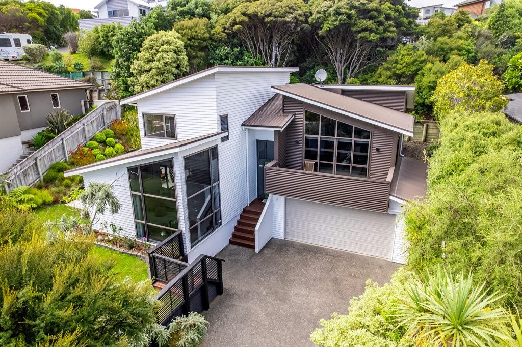 37 Navigation Drive, Whitby, Porirua - Carousel 2
