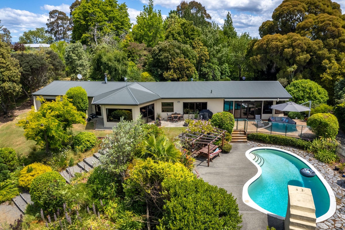 129 Maisey Road, Redwood Valley - Carousel 1
