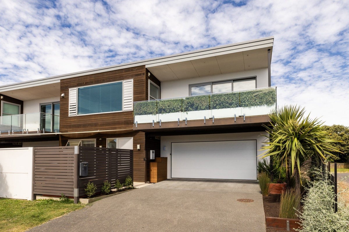 190D Charles Street, Westshore, Napier - Carousel 1
