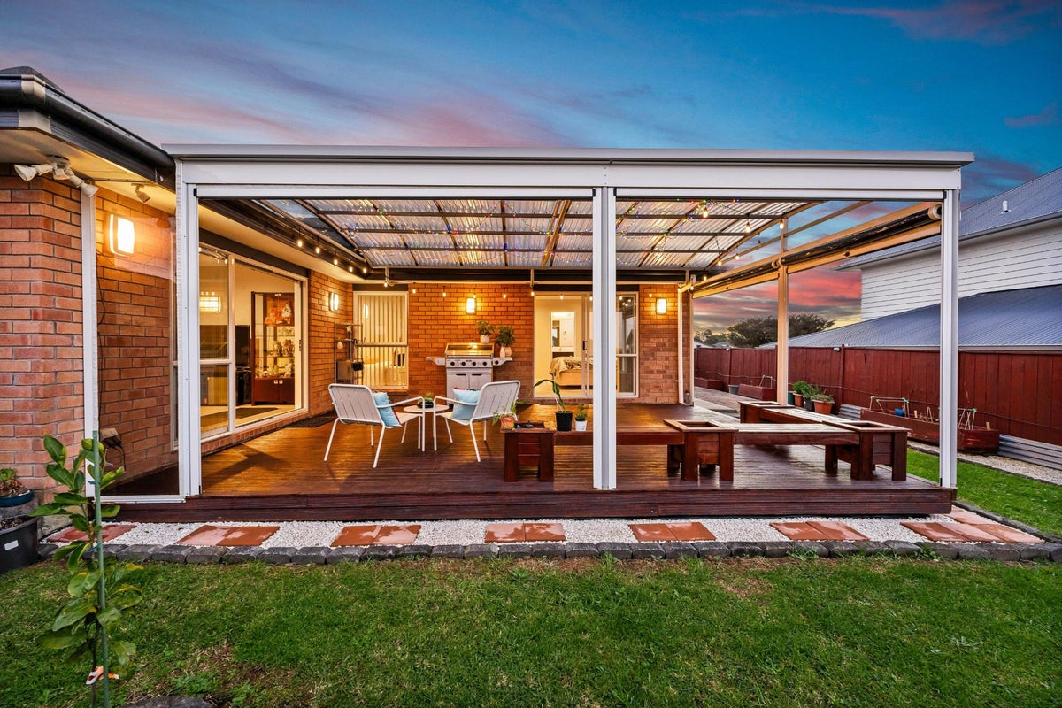 13 McWhirters Farm Lane, Massey, Auckland - Carousel 2