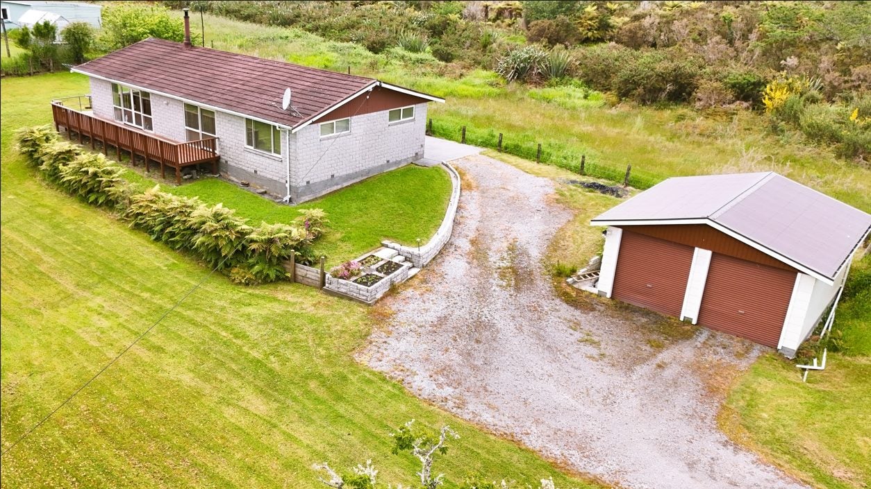 16 Omapere Street, Dobson, Greymouth - Carousel 1