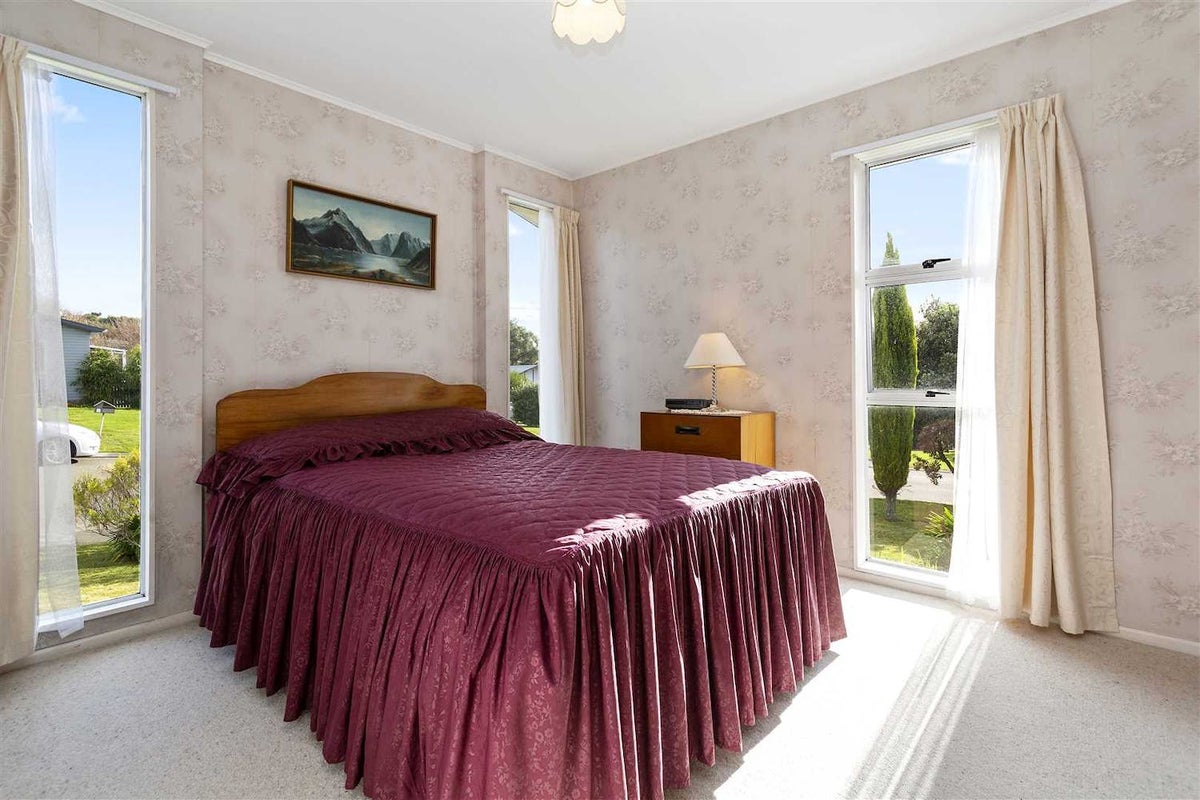 24 Hicks Close, Whitby, Porirua - Carousel 7
