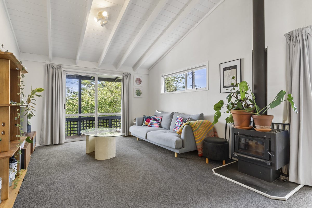 1 Pomelo Road, Te Atatu South, Auckland - Carousel 2