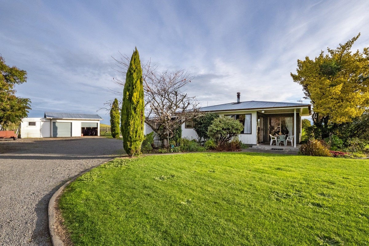101 Mere Road, Fernhill, Hastings - Carousel 24