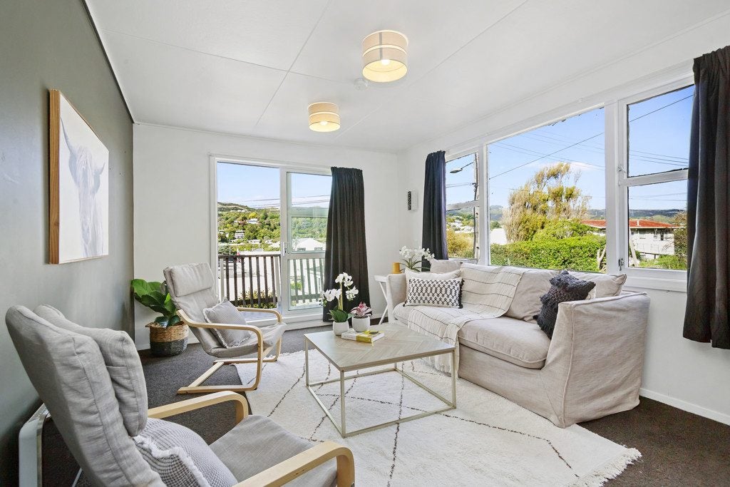 6C Rewa Terrace, Tawa, Wellington - Carousel 2