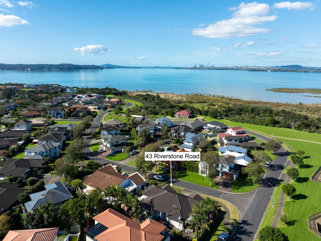 43 Riverstone Road, Te Atatu Peninsula, Auckland - Carousel 2