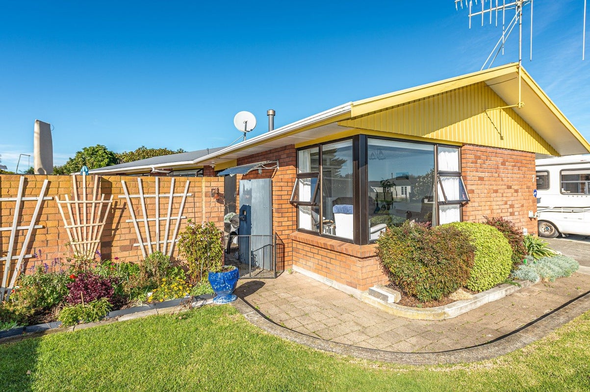 7 Exeter Crescent, Springvale, Whanganui - Carousel 2