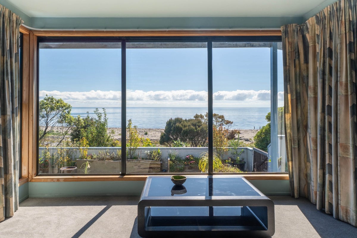42 Beach Road, Collingwood - Carousel 2