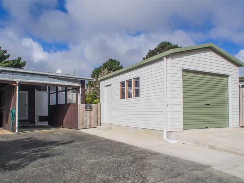 17B Caesars Place, Churton Park, Wellington - Carousel 1