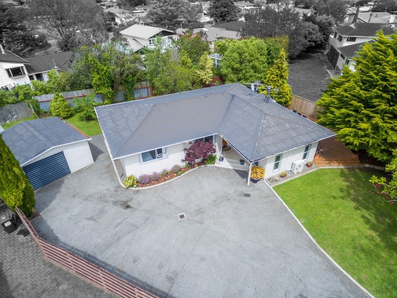 21 Omaha Grove, Totara Park, Upper Hutt - Carousel 1