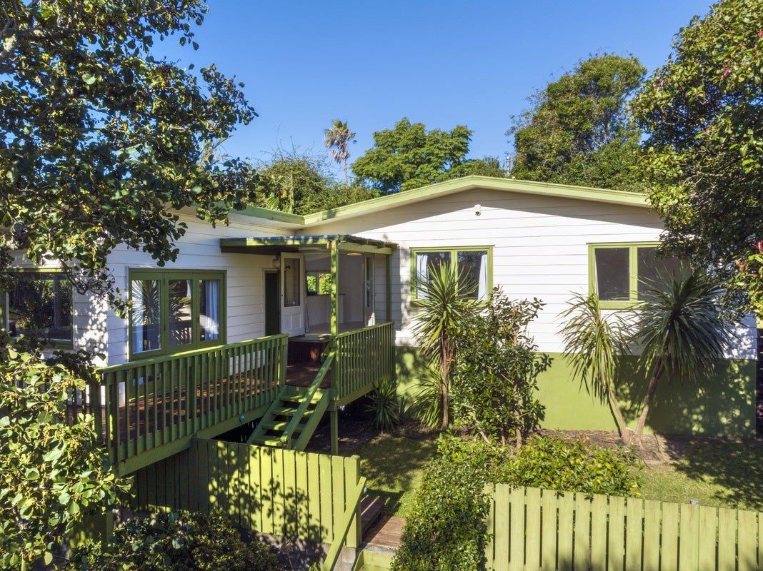 10 Bain Place, Bucklands Beach, Auckland - Carousel 1