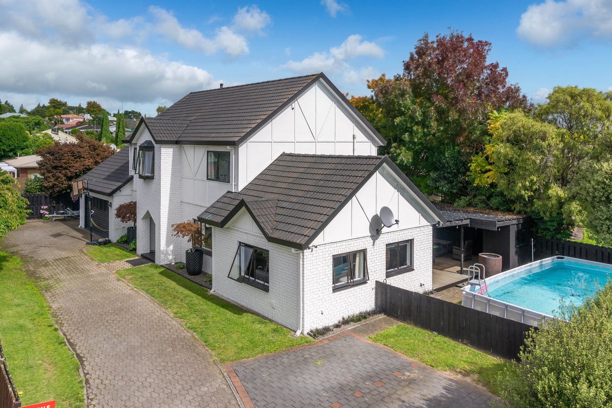 66 Chedworth Avenue, Chedworth, Hamilton - Carousel 2
