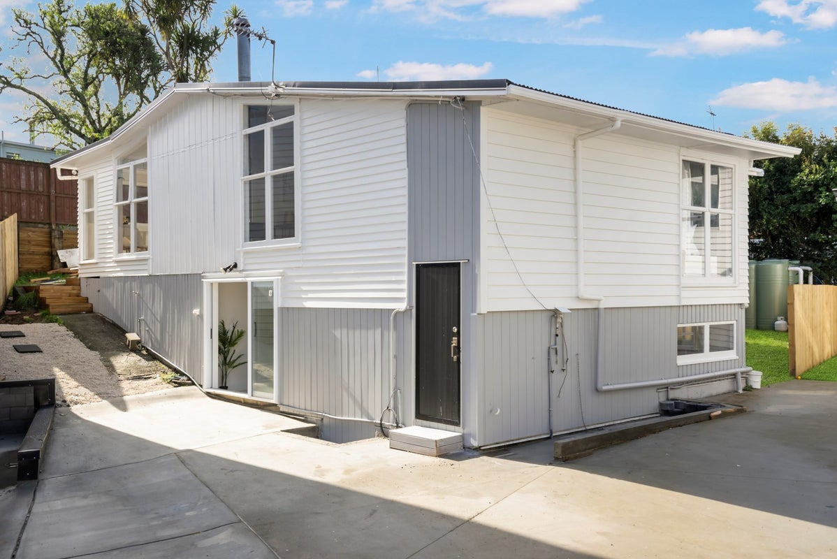 55 Kay Drive, Blockhouse Bay, Auckland - Carousel 1