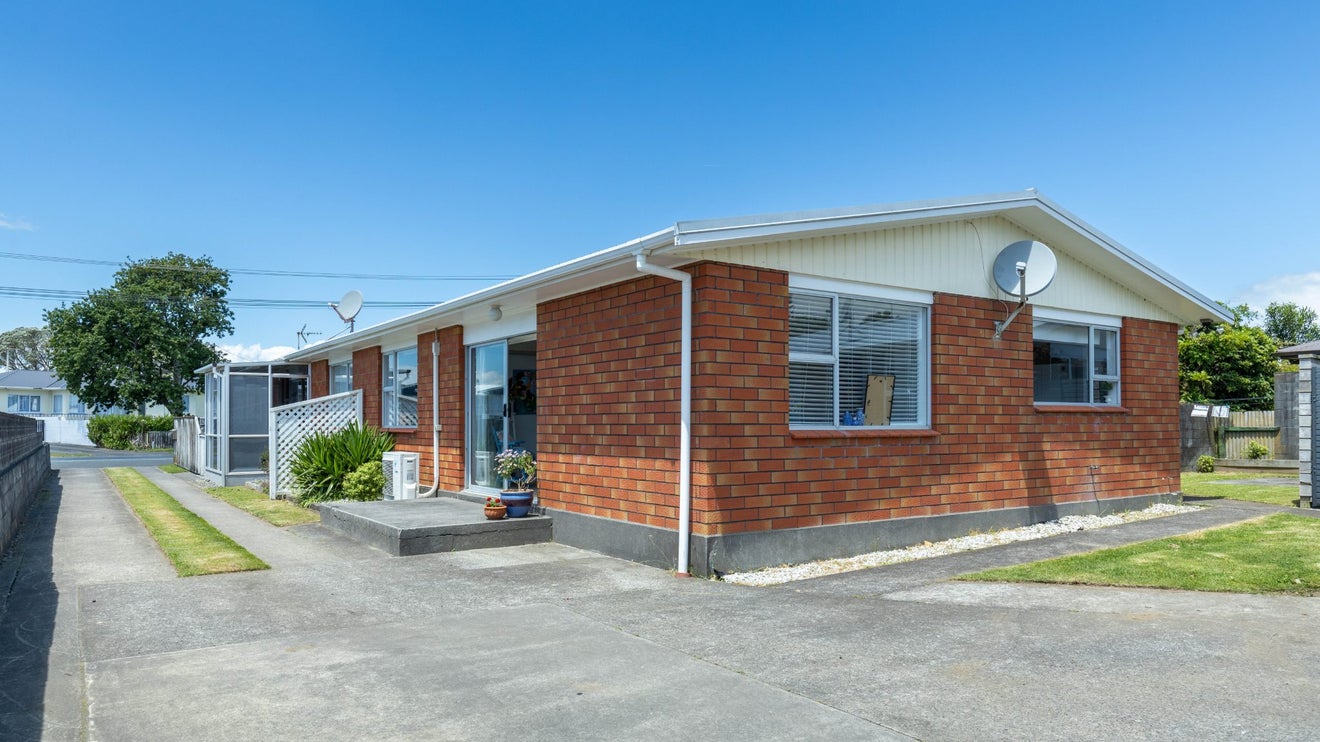 2/13 Nugent Street, Bell Block, New Plymouth - Carousel 1