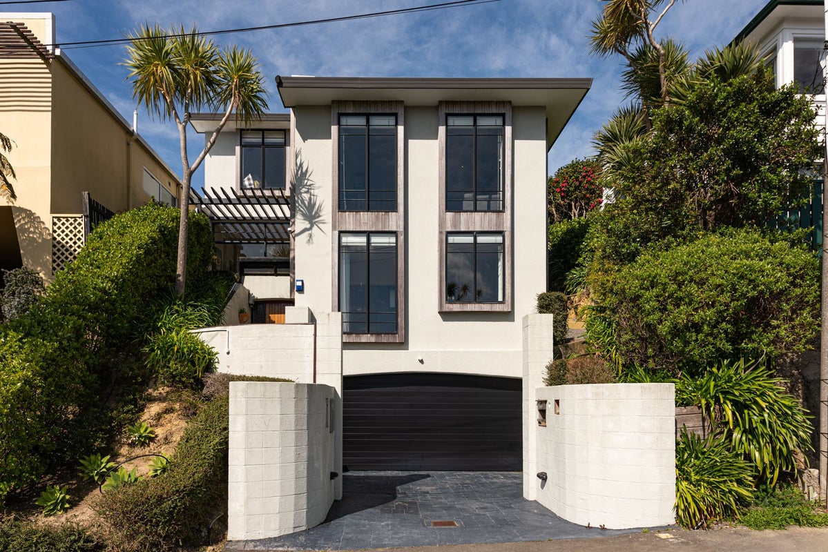 31 Homewood Avenue, Karori, Wellington - Carousel 1