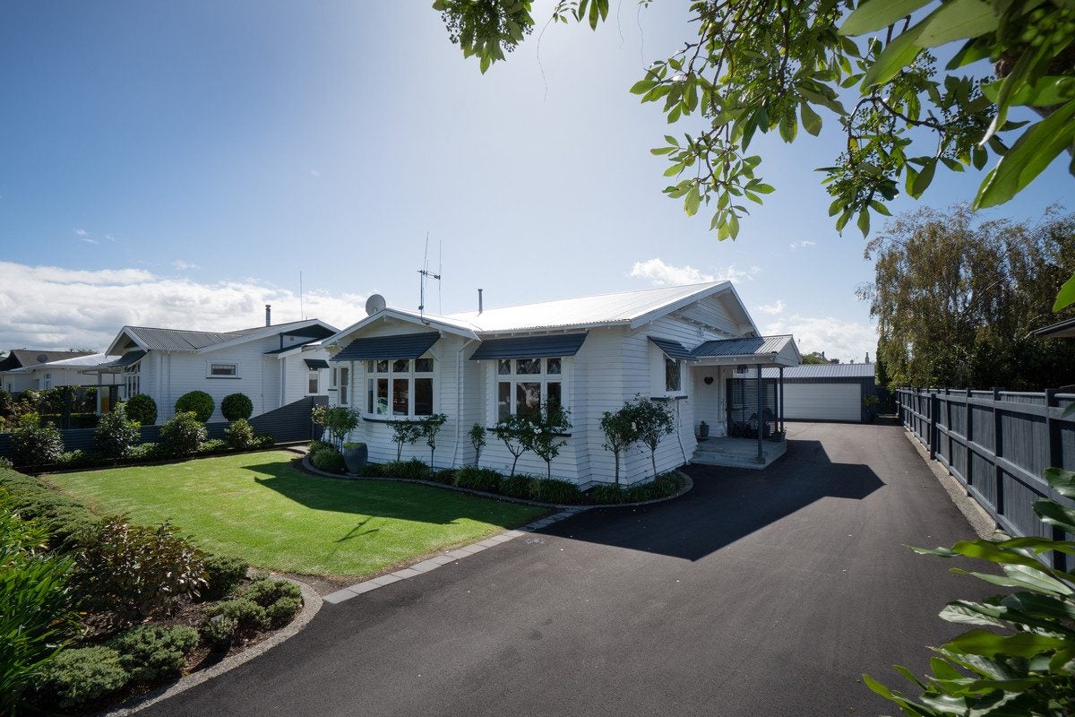 21 Burns Avenue, Takaro, Palmerston North - Carousel 31