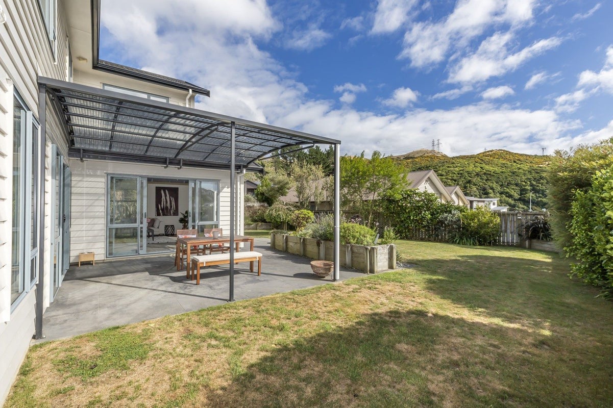4 Edington Grove, Churton Park, Wellington - Carousel 2
