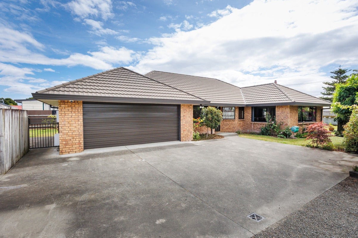 31 Charles Cross Street, Longburn, Palmerston North - Carousel 1